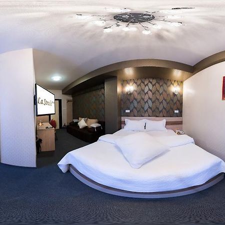 Hotel La Strada Ploieşti Zimmer foto