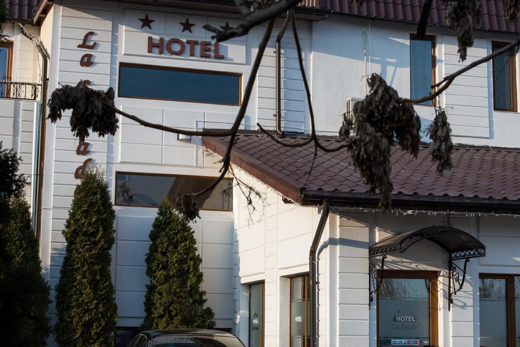 Hotel La Strada Ploieşti Exterior foto
