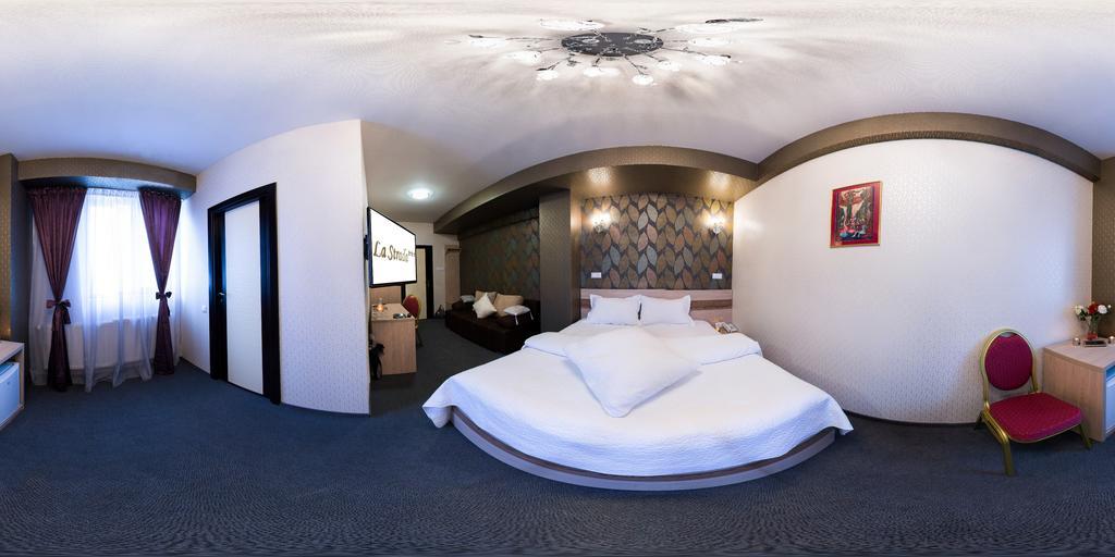 Hotel La Strada Ploieşti Zimmer foto