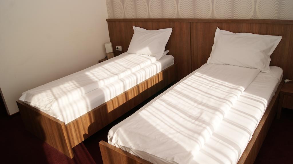 Hotel La Strada Ploieşti Zimmer foto
