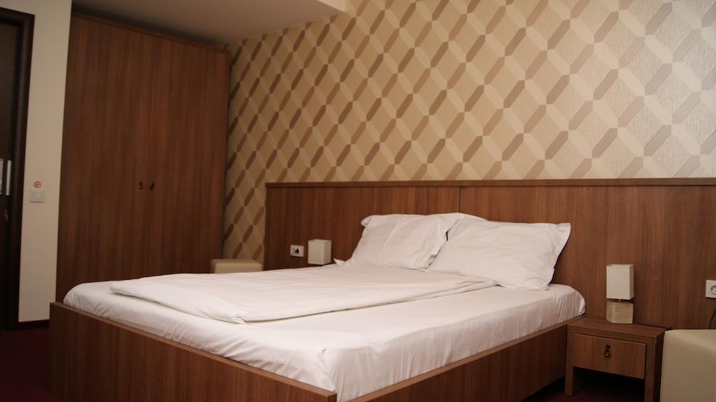 Hotel La Strada Ploieşti Zimmer foto